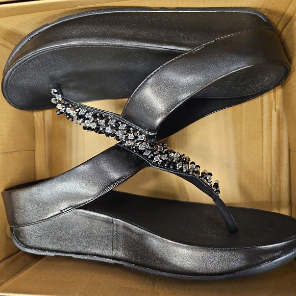 Black FitFlop Rumba Beaded Metallic Toe Post Wedge Sandal NIB - Picture 3 of 8